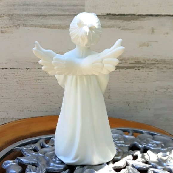 DEPARTMENT 56 PORCELAIN ANGEL FIGURINE - Picture 5 of 9
